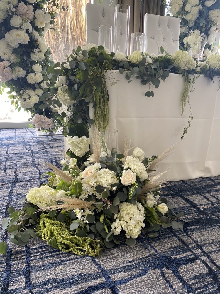 White Beach Roses Decoration